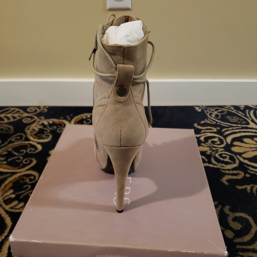 Boot - Picture 2 of 4